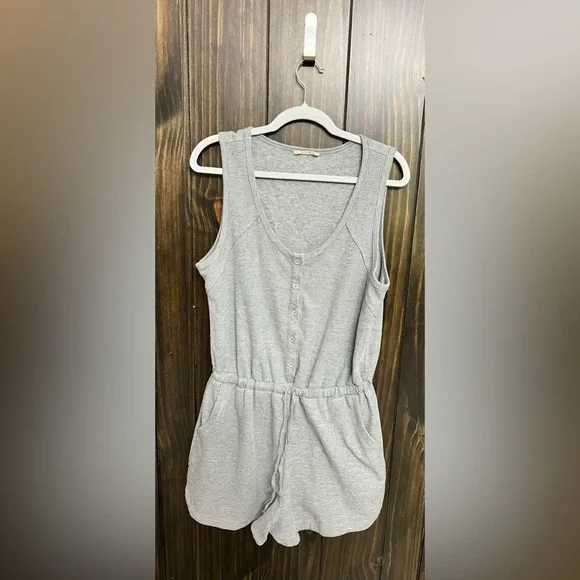 Gray Sleeveless Romper - Picture 6 of 8